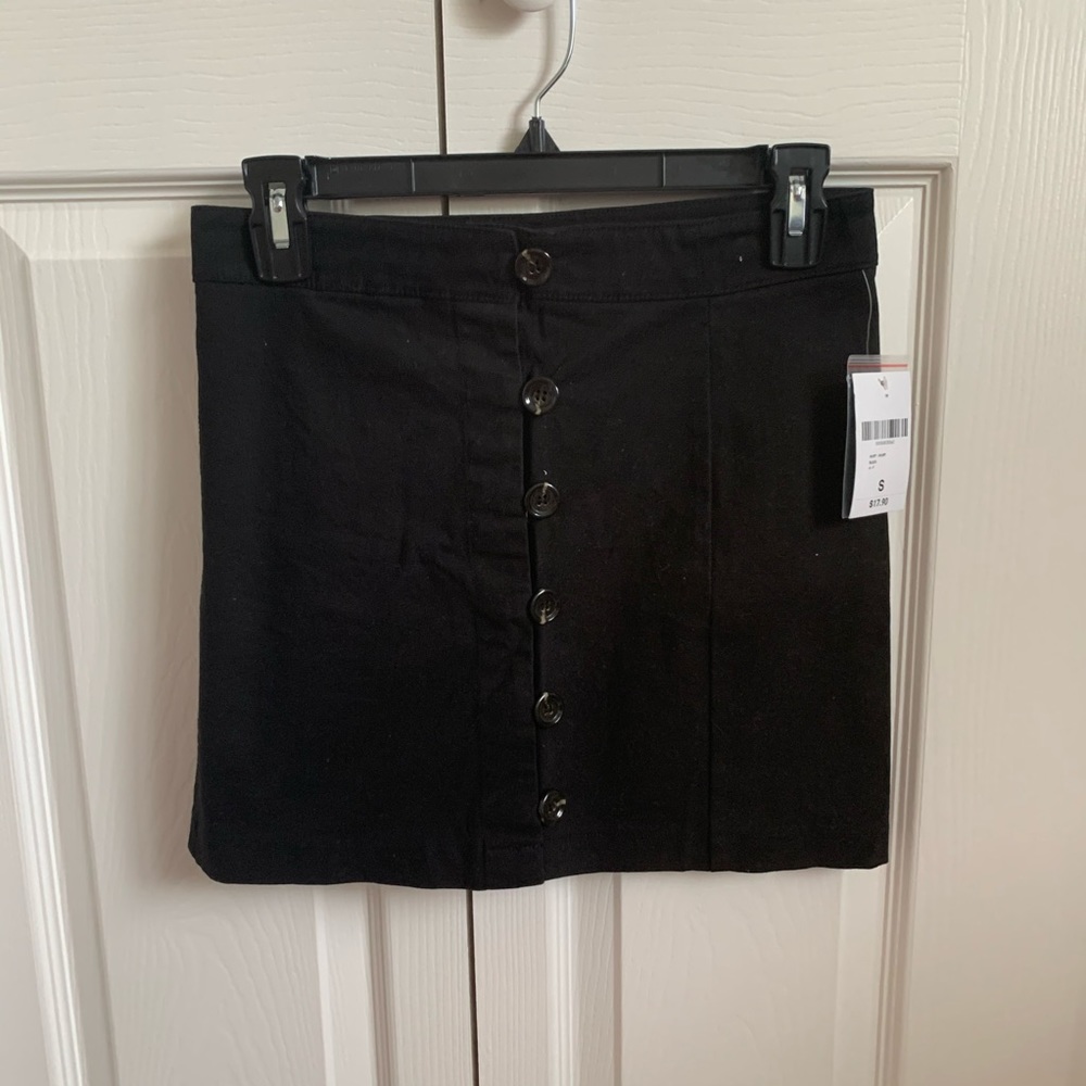 Black button skirt